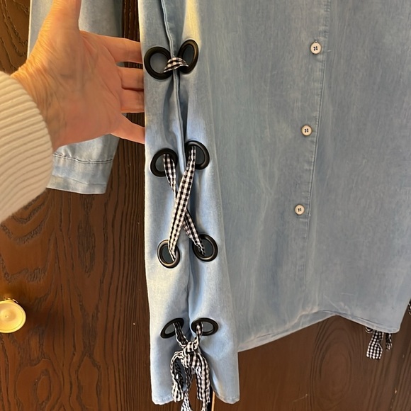 Very J long sleeved light blue, longer top with lacing on the sides. Size Small - Picture 4 of 11